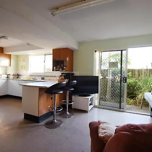 caloundra-backpackers.queenslandhotels.net/
